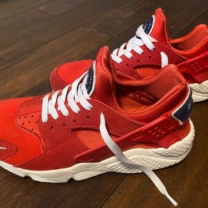 Nike Huarache Run “Varsity Jacket Red”